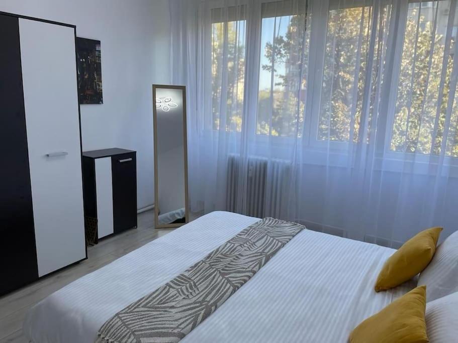 Mav Bucharest Apartment Luaran gambar