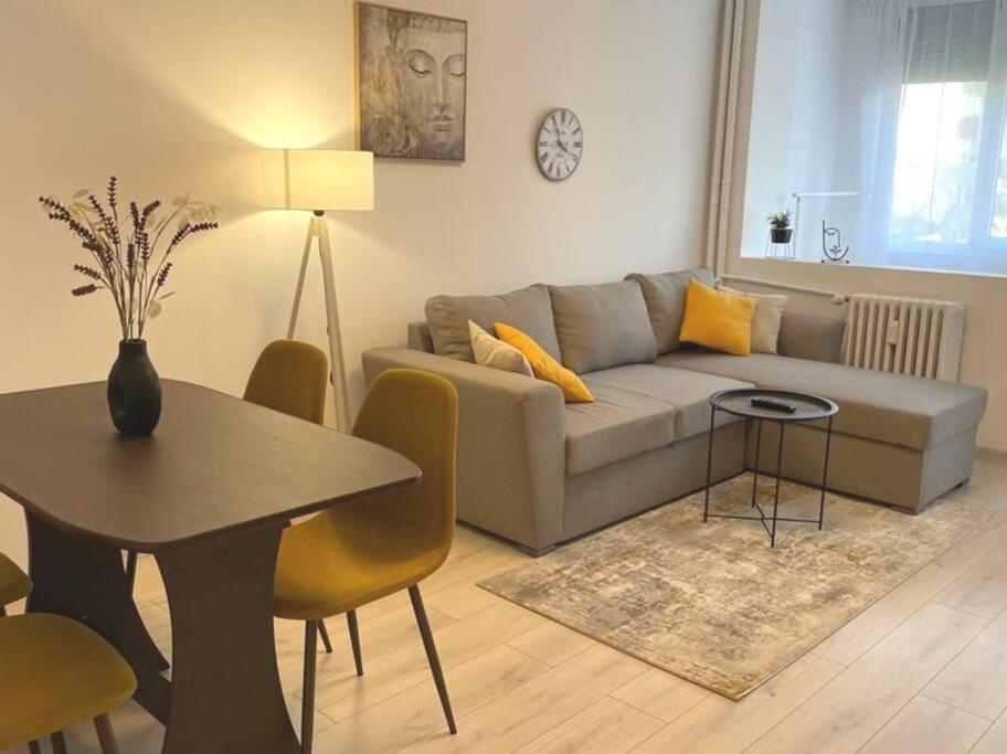 Mav Bucharest Apartment Luaran gambar