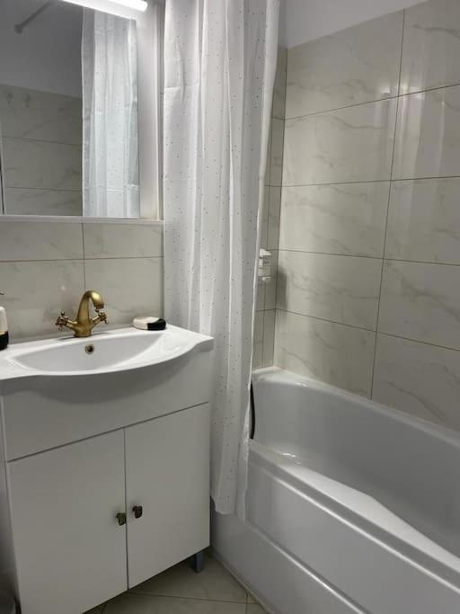 Mav Bucharest Apartment Luaran gambar